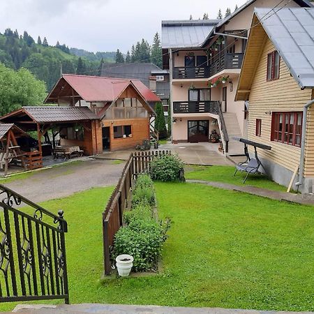 Lip Si Ely Hotell Dîmbovicioara Exteriör bild