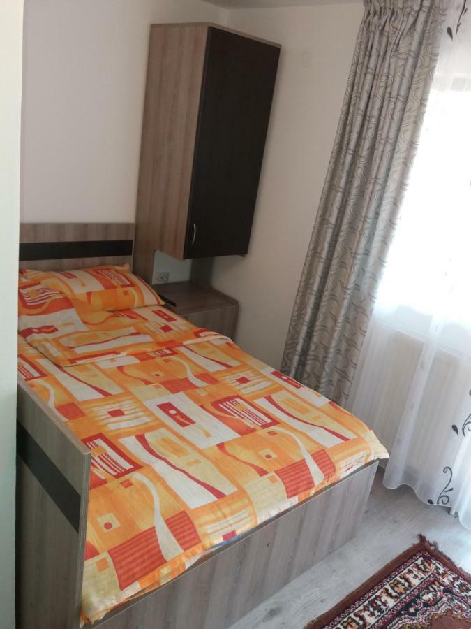 Lip Si Ely Hotell Dîmbovicioara Exteriör bild