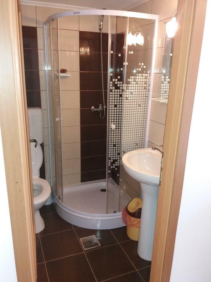 Lip Si Ely Hotell Dîmbovicioara Exteriör bild