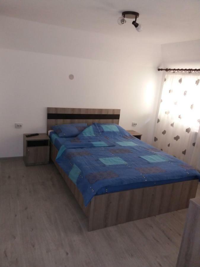 Lip Si Ely Hotell Dîmbovicioara Exteriör bild
