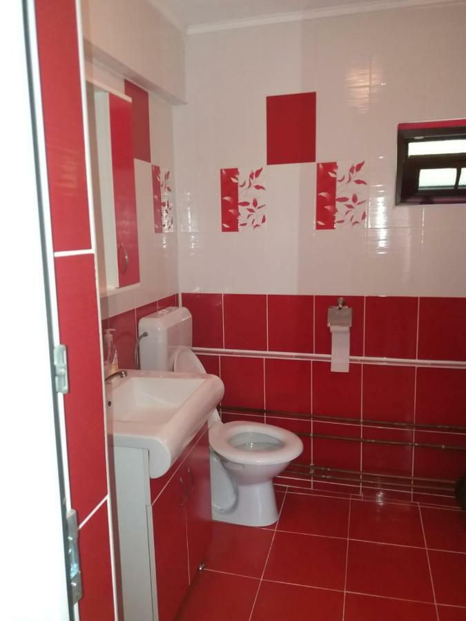 Lip Si Ely Hotell Dîmbovicioara Exteriör bild