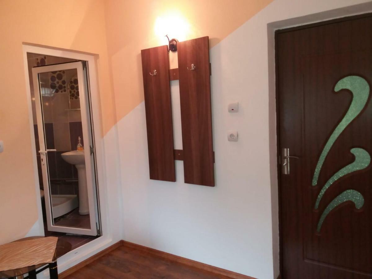 Lip Si Ely Hotell Dîmbovicioara Exteriör bild